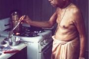 Prabhupada cooking1