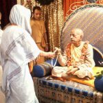 Шрила Прабхупада дает посвящение
